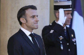 Macron a Tusk údajne budú hovoriť o potenciálnej povojnovej mierovej misii na Ukrajine