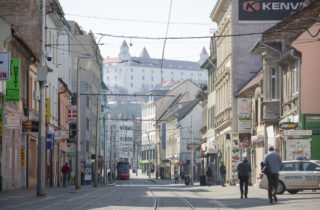 Bratislava neplánuje zvyšovať poplatky, mestskí poslanci schválili rozpočet – VIDEO